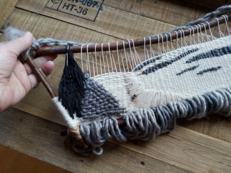 Weaving tips — making knots