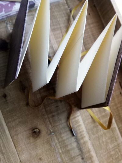Pocket size concertina sketch block