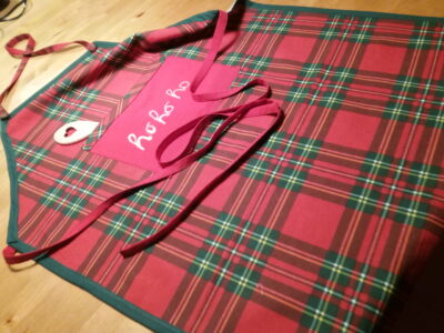 Tartan apron with matching pot-holders