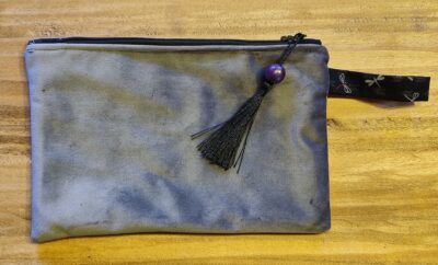 Soft velvet zippered pouch with tassel - Image 5