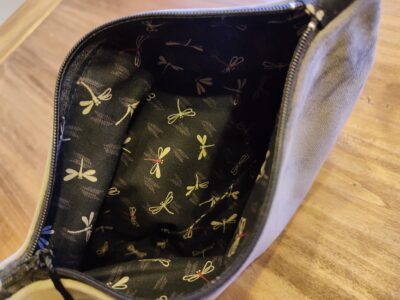 Soft velvet zippered pouch with tassel - Image 3