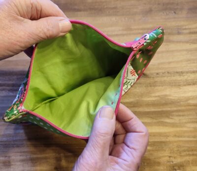 Random patchwork zippered pouch with tassel - Image 5