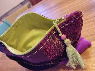 Random patchwork zippered pouch with tassel - Image 3