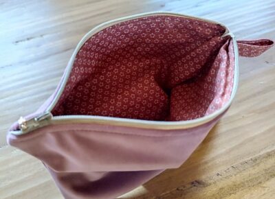 Soft velvet zippered pouch with tassel - Image 6