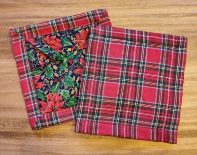 Red tartan & poinsettia Christmas theme pot-holders - Image 2