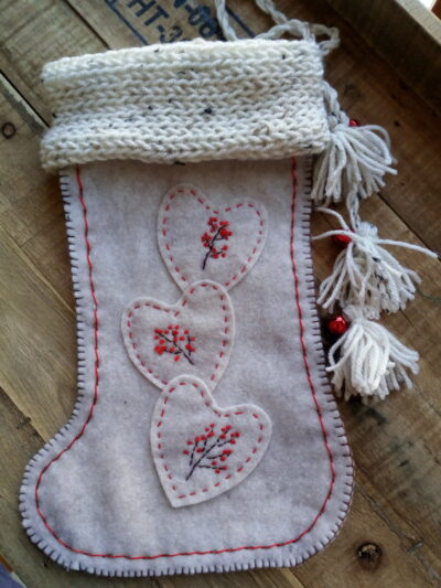 Christmas stockings in felt with applique decorations - Image 3