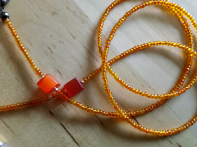 Beaded chain for spectacles